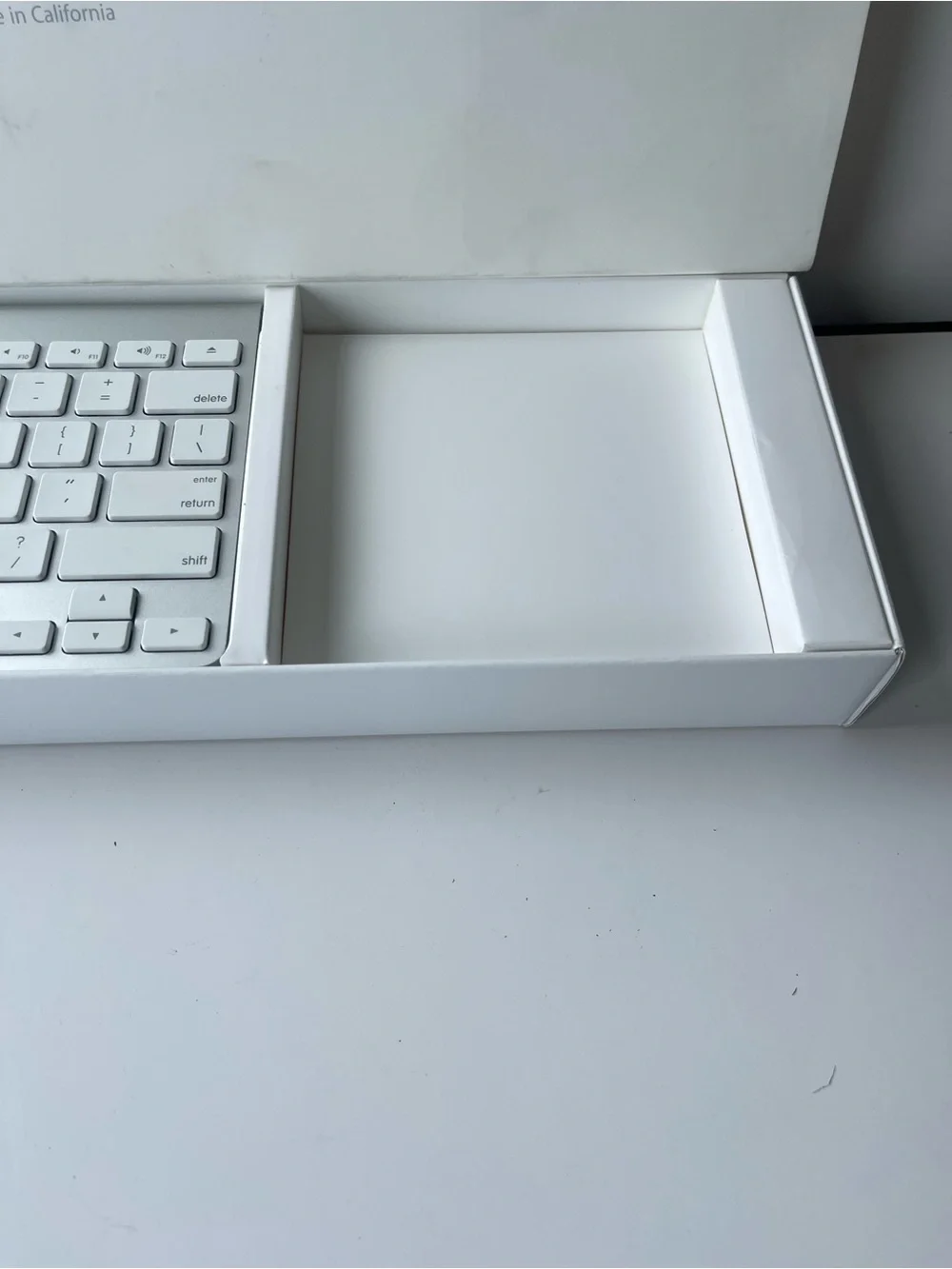 Apple Magic Keyboard Model A1314 Wireless Bluetooth Genuine AA Battery Powered